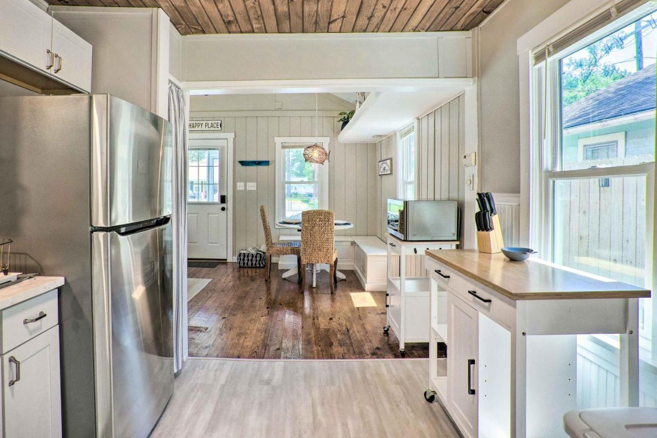 Chic Cottage With Private Yard Steps To Beach! Colonial Beach Exterior photo