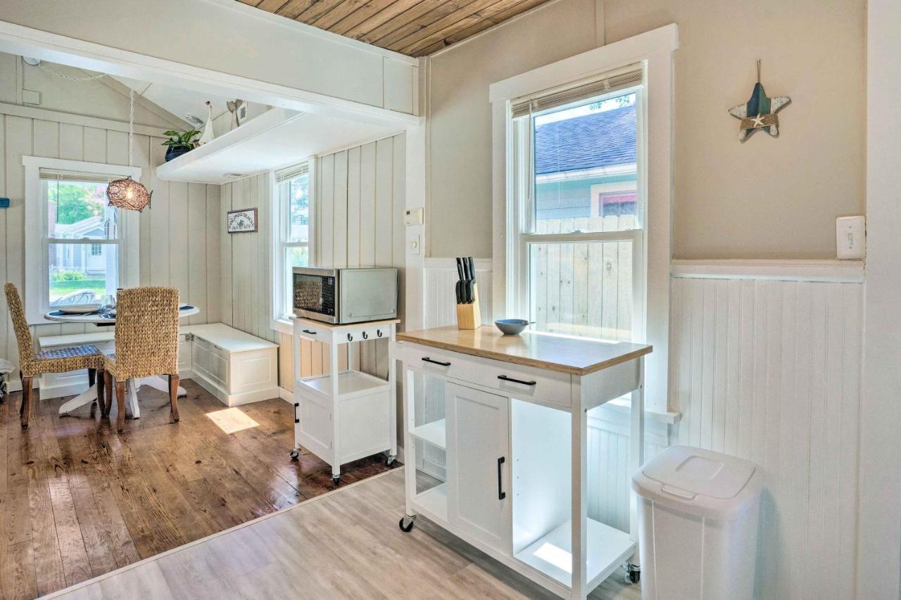 Chic Cottage With Private Yard Steps To Beach! Colonial Beach Exterior photo